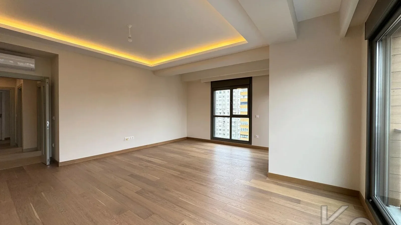 Laci̇vertcadde Suadi̇ye Beymen'i̇n Arkasi Sifir Balkon Ebeveyn 3+1