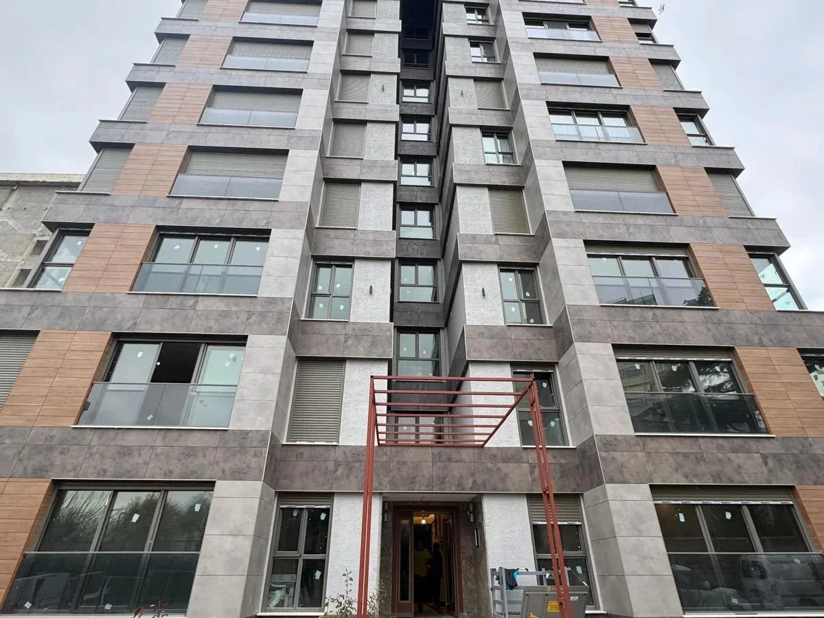 Laci̇vertcadde Suadi̇ye Beymen'i̇n Arkasi Sifir Balkon Ebeveyn 3+1