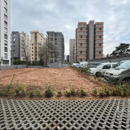 Laci̇vertcadde Suadi̇ye Beymen'i̇n Arkasi Sifir Balkon Ebeveyn 3+1