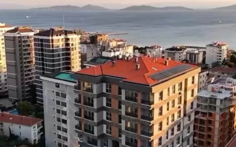 Laci̇vertcadde Suadi̇ye Beymen'i̇n Arkasi Sifir Balkon Ebeveyn 3+1