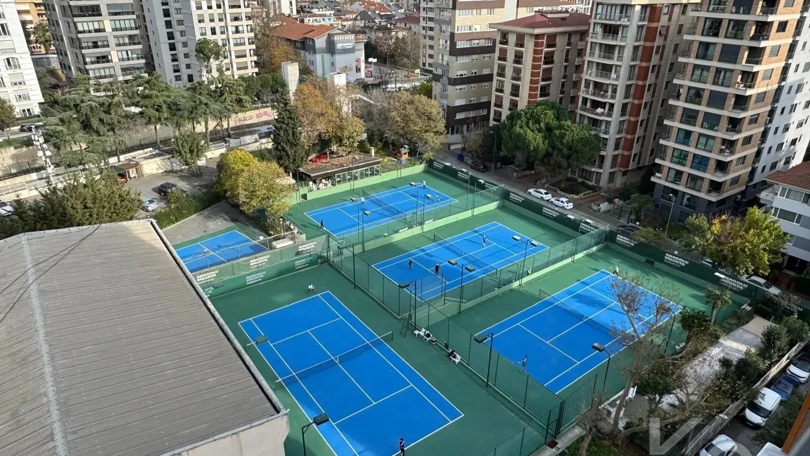 Laci̇vertcadde Suadi̇ye Beymen'i̇n Arkasi Sifir Balkon Ebeveyn 3+1