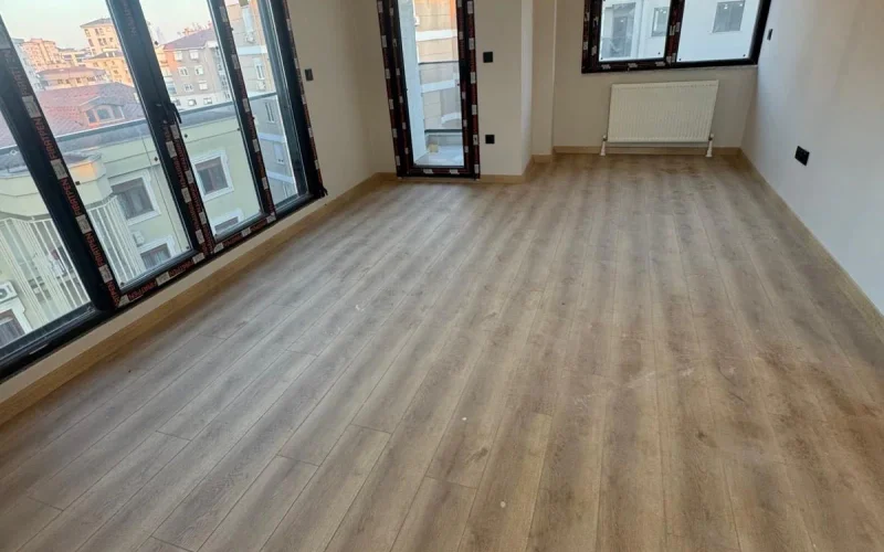 Sağlam'dan Göztepee'de Mi̇ni̇bs Caddesi̇ Üzeri̇nde 3+1 Satilik Dai̇re