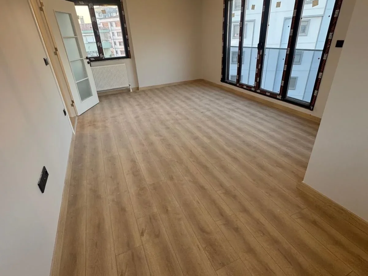 Sağlam'dan Göztepee'de Mi̇ni̇bs Caddesi̇ Üzeri̇nde 3+1 Satilik Dai̇re