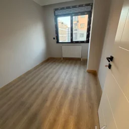 Sağlam'dan Göztepee'de Mi̇ni̇bs Caddesi̇ Üzeri̇nde 3+1 Satilik Dai̇re
