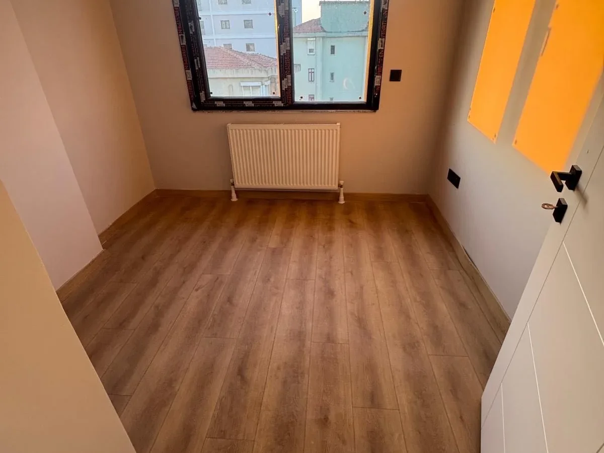Sağlam'dan Göztepee'de Mi̇ni̇bs Caddesi̇ Üzeri̇nde 3+1 Satilik Dai̇re