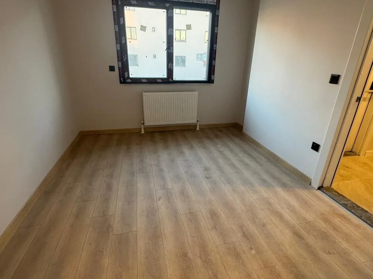 Sağlam'dan Göztepee'de Mi̇ni̇bs Caddesi̇ Üzeri̇nde 3+1 Satilik Dai̇re