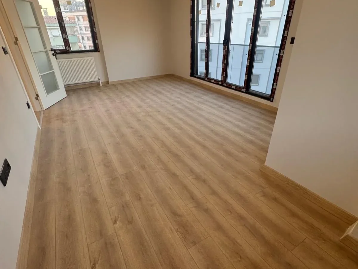 Sağlam'dan Göztepee'de Mi̇ni̇bs Caddesi̇ Üzeri̇nde 3+1 Satilik Dai̇re