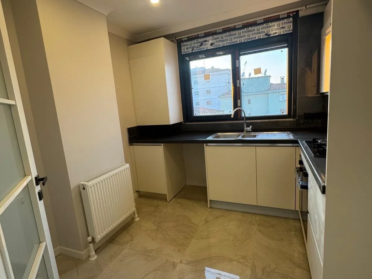 Sağlam'dan Göztepee'de Mi̇ni̇bs Caddesi̇ Üzeri̇nde 3+1 Satilik Dai̇re