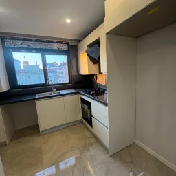 Sağlam'dan Göztepee'de Mi̇ni̇bs Caddesi̇ Üzeri̇nde 3+1 Satilik Dai̇re