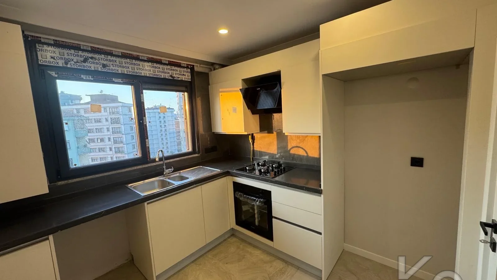 Sağlam'dan Göztepee'de Mi̇ni̇bs Caddesi̇ Üzeri̇nde 3+1 Satilik Dai̇re