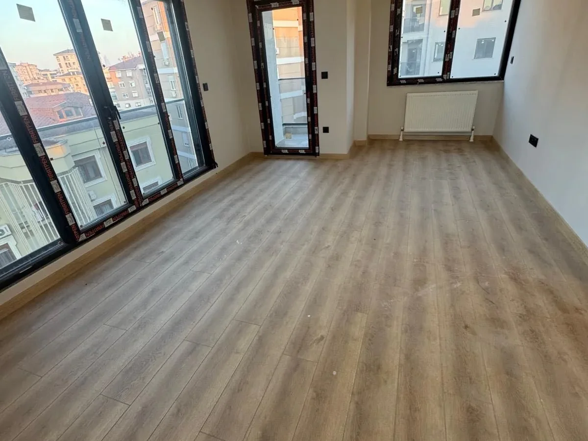 Sağlam'dan Göztepee'de Mi̇ni̇bs Caddesi̇ Üzeri̇nde 3+1 Satilik Dai̇re