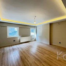 Academy Bağdat Caddesi̇ Çi̇ftehavuzlar Yatirim Değeri̇ Yüksek İş Yeri̇ne Uygun Renöveli̇ 3+1