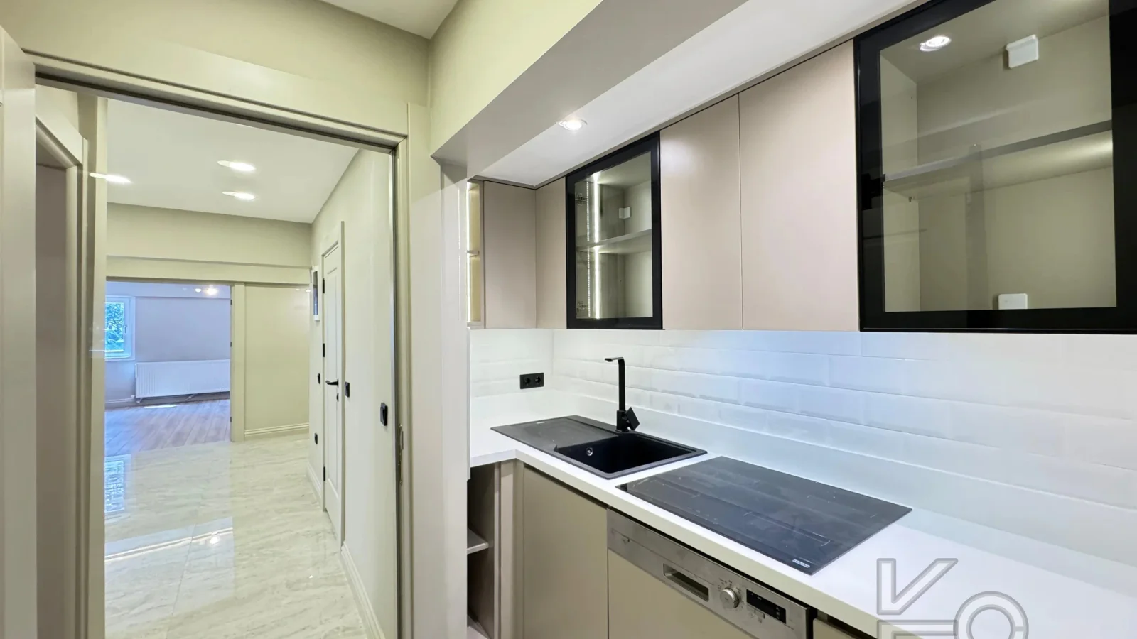 Academy Bağdat Caddesi̇ Çi̇ftehavuzlar Yatirim Değeri̇ Yüksek İş Yeri̇ne Uygun Renöveli̇ 3+1