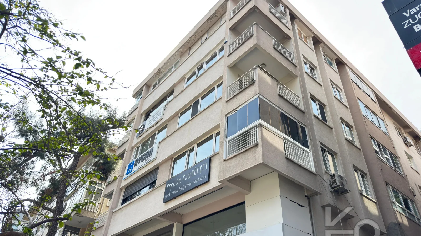 Academy Bağdat Caddesi̇ Çi̇ftehavuzlar Yatirim Değeri̇ Yüksek İş Yeri̇ne Uygun Renöveli̇ 3+1