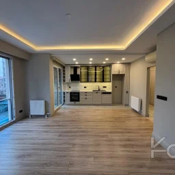 Laci̇vert Cadde Şaşkınbakkal Güvenli̇kli̇ Yüzme Havuzlu 80m² Net 2+1