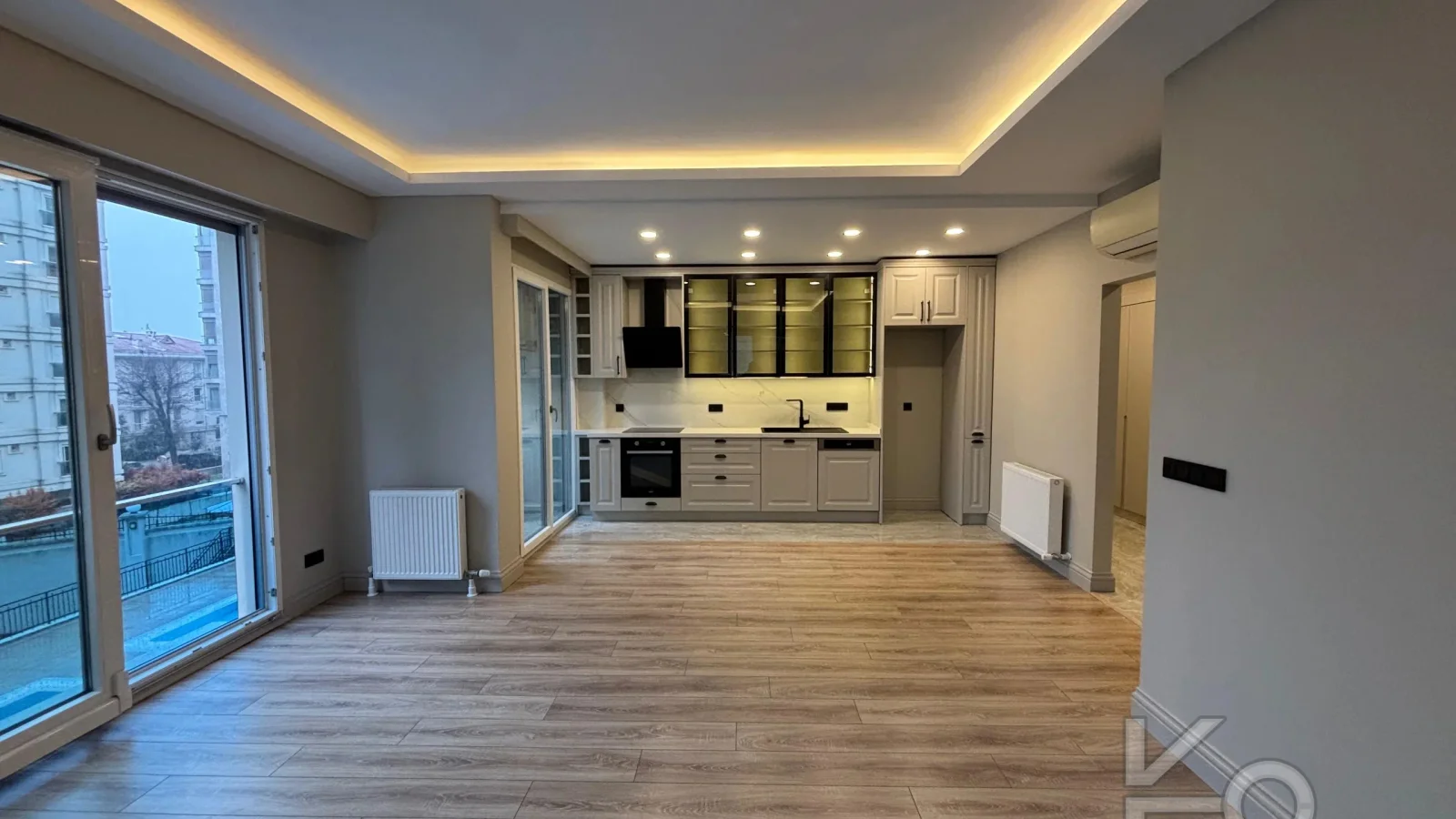 Laci̇vert Cadde Şaşkınbakkal Güvenli̇kli̇ Yüzme Havuzlu 80m² Net 2+1