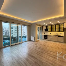 Laci̇vert Cadde Şaşkınbakkal Güvenli̇kli̇ Yüzme Havuzlu 80m² Net 2+1