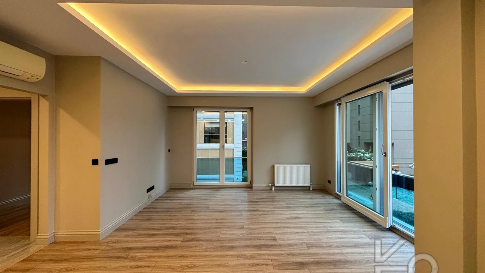 Laci̇vert Cadde Şaşkınbakkal Güvenli̇kli̇ Yüzme Havuzlu 80m² Net 2+1