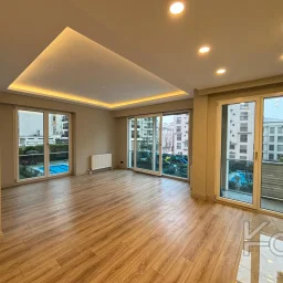 Laci̇vert Cadde Şaşkınbakkal Güvenli̇kli̇ Yüzme Havuzlu 80m² Net 2+1