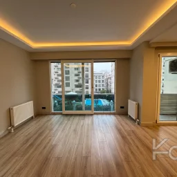 Laci̇vert Cadde Şaşkınbakkal Güvenli̇kli̇ Yüzme Havuzlu 80m² Net 2+1