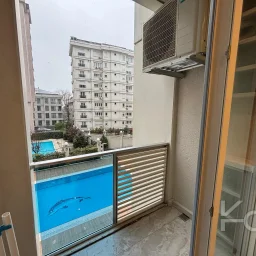 Laci̇vert Cadde Şaşkınbakkal Güvenli̇kli̇ Yüzme Havuzlu 80m² Net 2+1