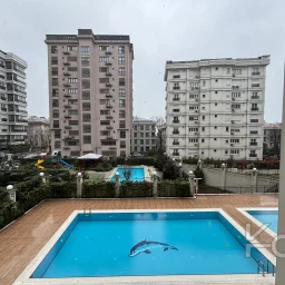 Laci̇vert Cadde Şaşkınbakkal Güvenli̇kli̇ Yüzme Havuzlu 80m² Net 2+1