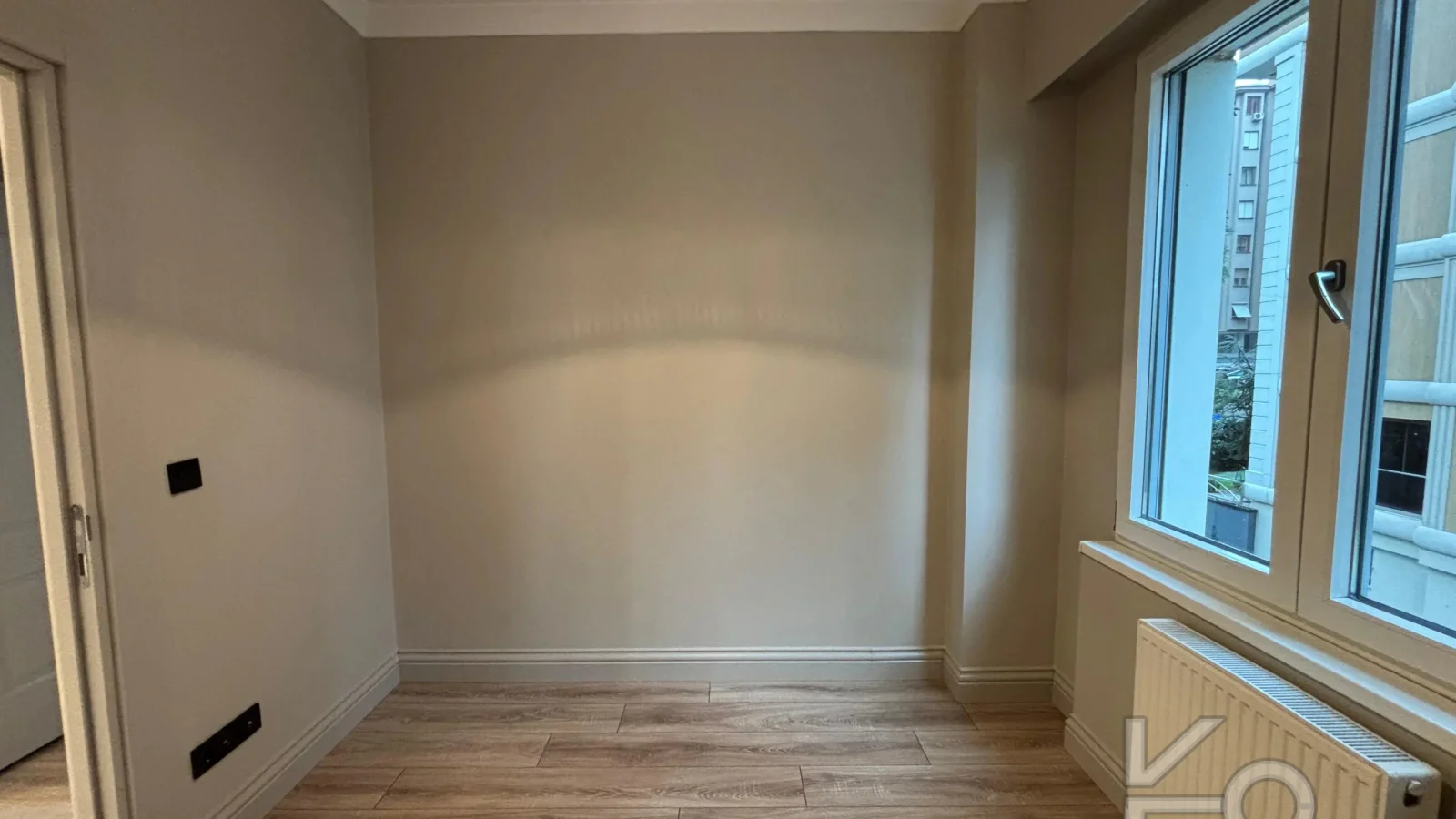 Laci̇vert Cadde Şaşkınbakkal Güvenli̇kli̇ Yüzme Havuzlu 80m² Net 2+1