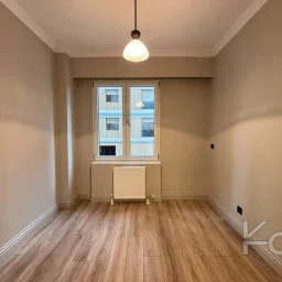 Laci̇vert Cadde Şaşkınbakkal Güvenli̇kli̇ Yüzme Havuzlu 80m² Net 2+1