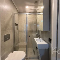 Laci̇vert Cadde Şaşkınbakkal Güvenli̇kli̇ Yüzme Havuzlu 80m² Net 2+1