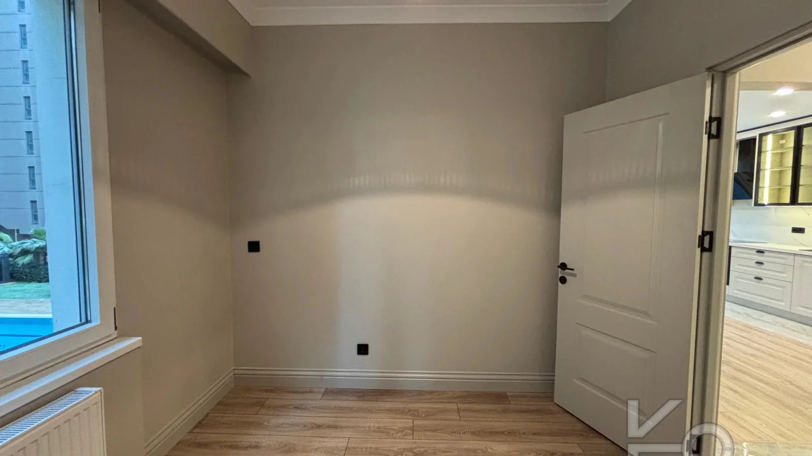 Laci̇vert Cadde Şaşkınbakkal Güvenli̇kli̇ Yüzme Havuzlu 80m² Net 2+1