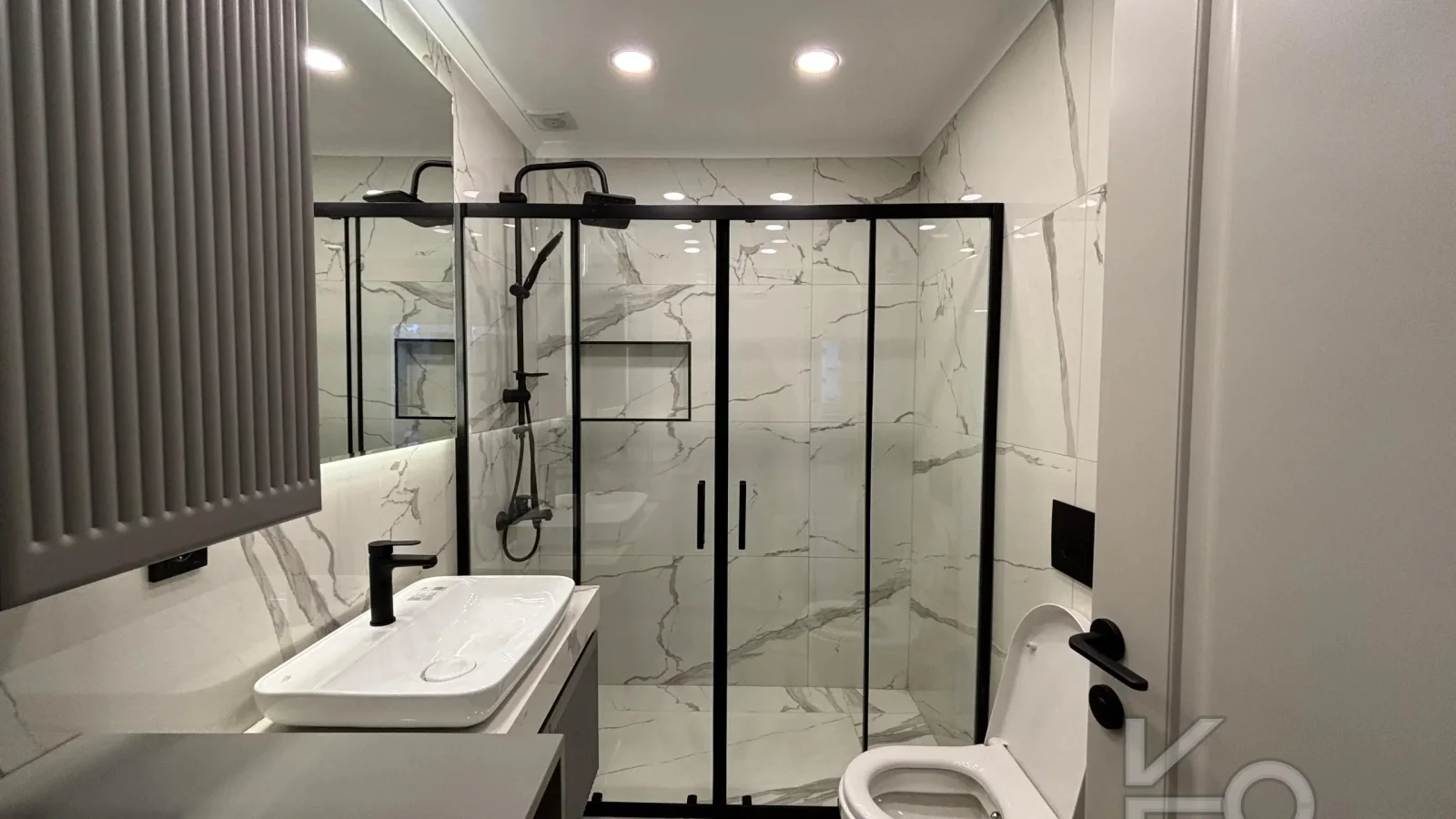 Laci̇vert Cadde Şaşkınbakkal Güvenli̇kli̇ Yüzme Havuzlu 80m² Net 2+1