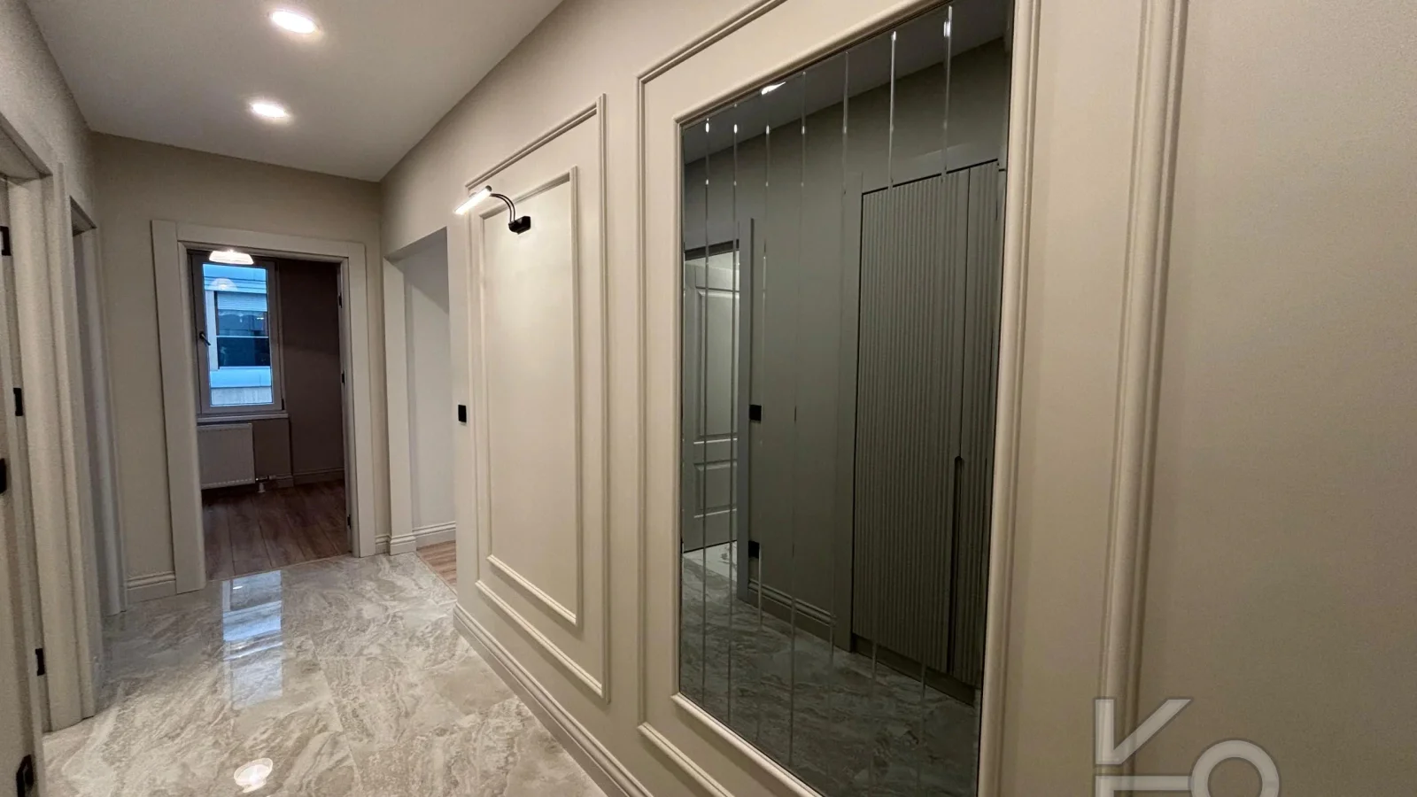 Laci̇vert Cadde Şaşkınbakkal Güvenli̇kli̇ Yüzme Havuzlu 80m² Net 2+1