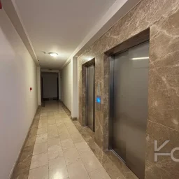 Laci̇vert Cadde Şaşkınbakkal Güvenli̇kli̇ Yüzme Havuzlu 80m² Net 2+1