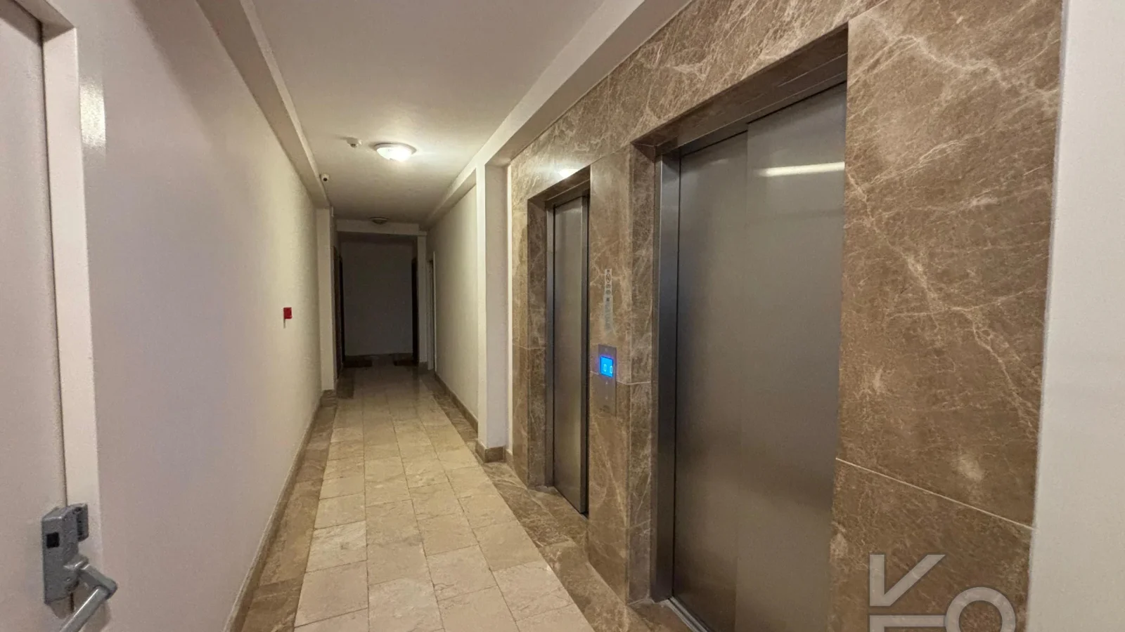 Laci̇vert Cadde Şaşkınbakkal Güvenli̇kli̇ Yüzme Havuzlu 80m² Net 2+1