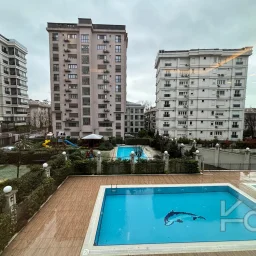 Laci̇vert Cadde Şaşkınbakkal Güvenli̇kli̇ Yüzme Havuzlu 80m² Net 2+1