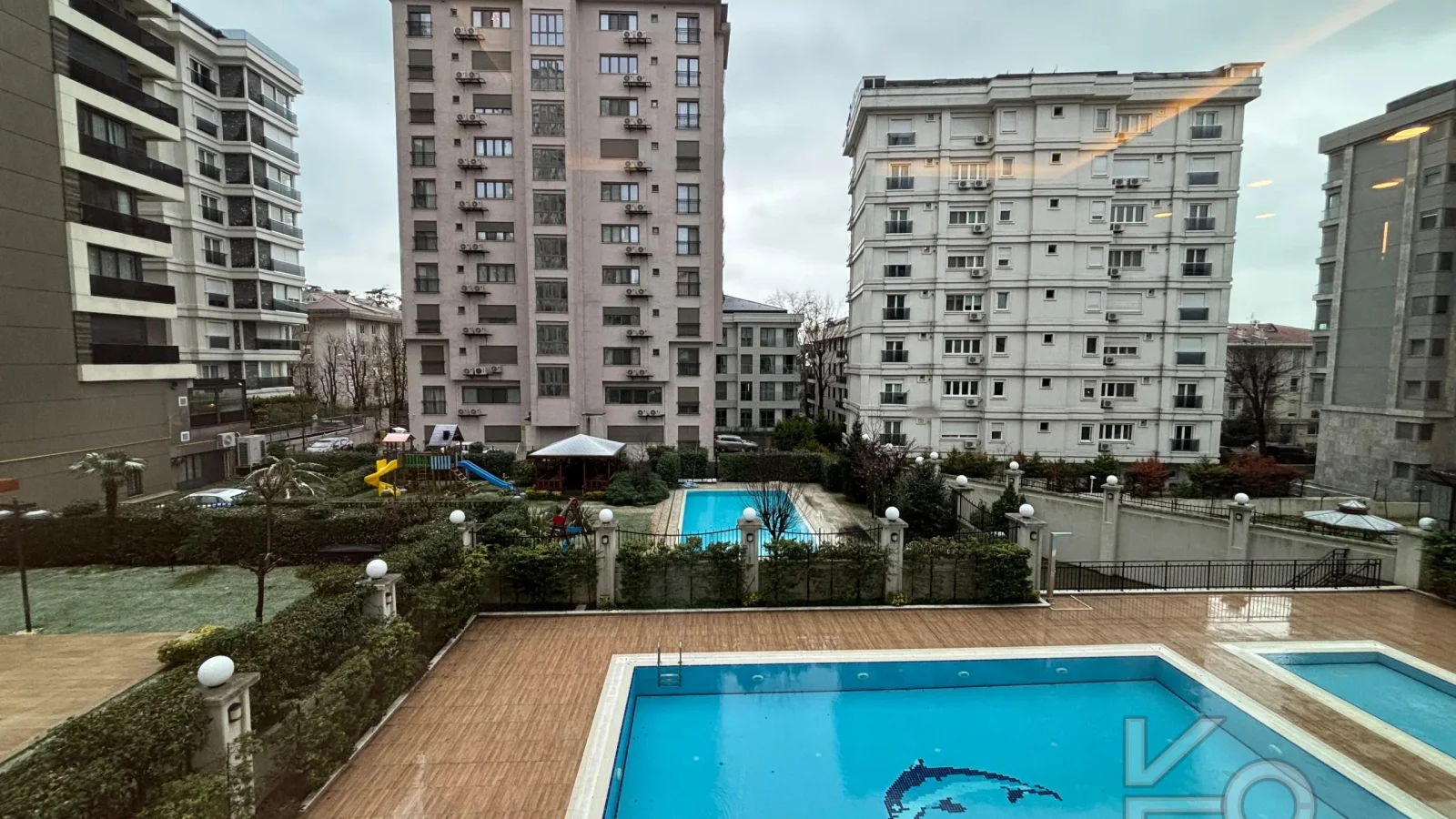 Laci̇vert Cadde Şaşkınbakkal Güvenli̇kli̇ Yüzme Havuzlu 80m² Net 2+1