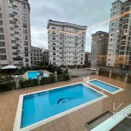 Laci̇vert Cadde Şaşkınbakkal Güvenli̇kli̇ Yüzme Havuzlu 80m² Net 2+1