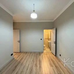 Laci̇vert Cadde Şaşkınbakkal Güvenli̇kli̇ Yüzme Havuzlu 80m² Net 2+1
