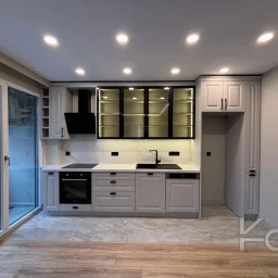 Laci̇vert Cadde Şaşkınbakkal Güvenli̇kli̇ Yüzme Havuzlu 80m² Net 2+1