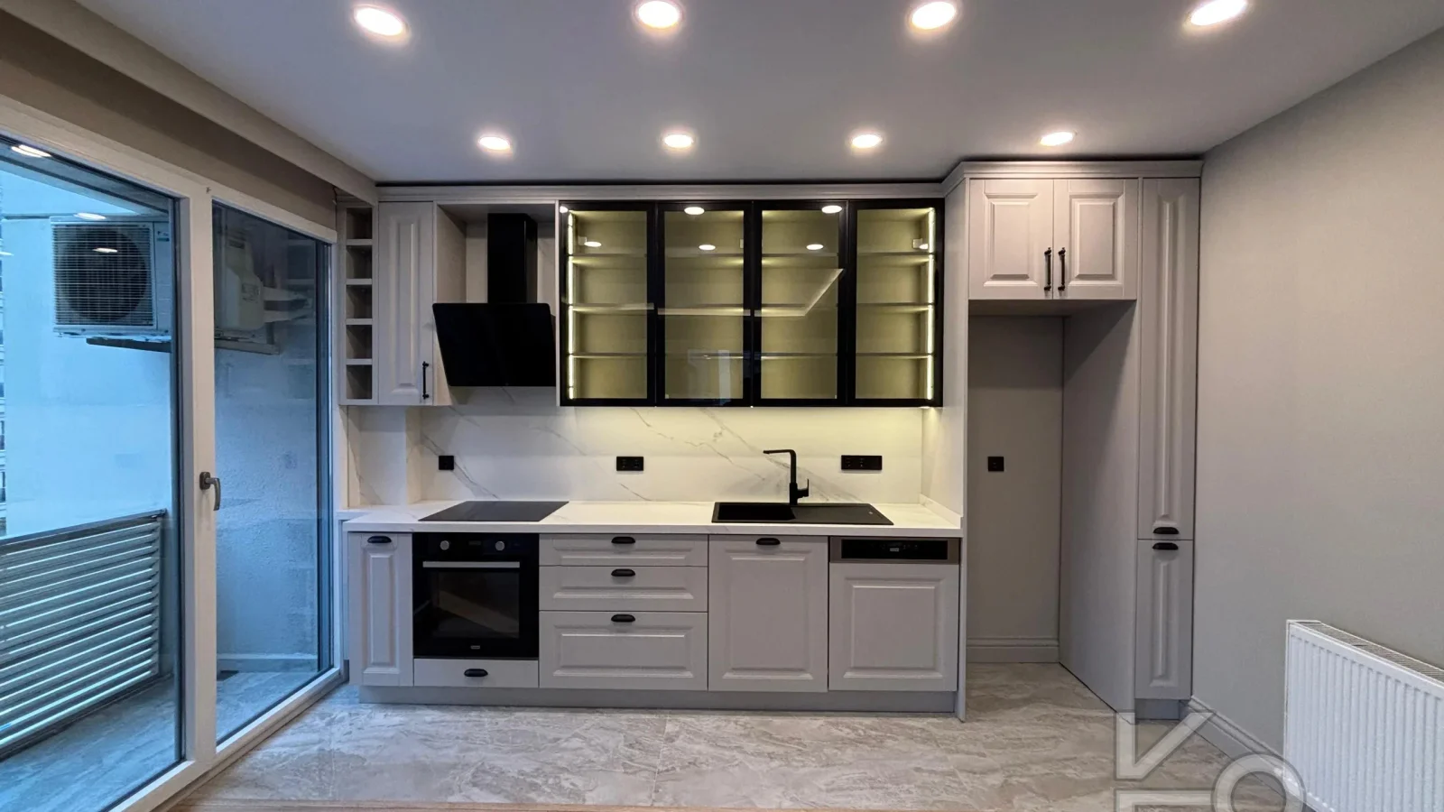 Laci̇vert Cadde Şaşkınbakkal Güvenli̇kli̇ Yüzme Havuzlu 80m² Net 2+1