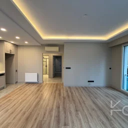 Laci̇vert Cadde Şaşkınbakkal Güvenli̇kli̇ Yüzme Havuzlu 80m² Net 2+1