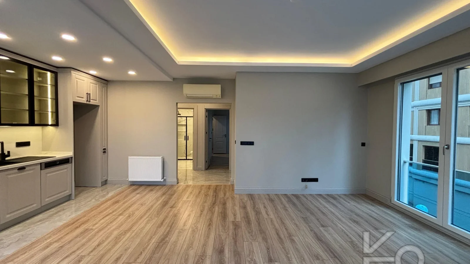 Laci̇vert Cadde Şaşkınbakkal Güvenli̇kli̇ Yüzme Havuzlu 80m² Net 2+1