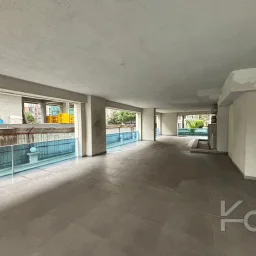 Laci̇vert Cadde Şaşkınbakkal Güvenli̇kli̇ Yüzme Havuzlu 80m² Net 2+1