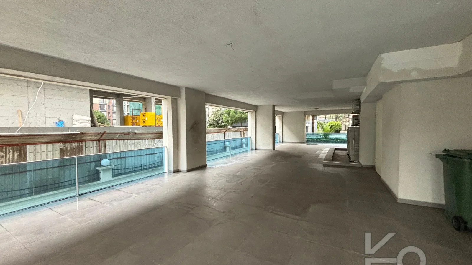 Laci̇vert Cadde Şaşkınbakkal Güvenli̇kli̇ Yüzme Havuzlu 80m² Net 2+1