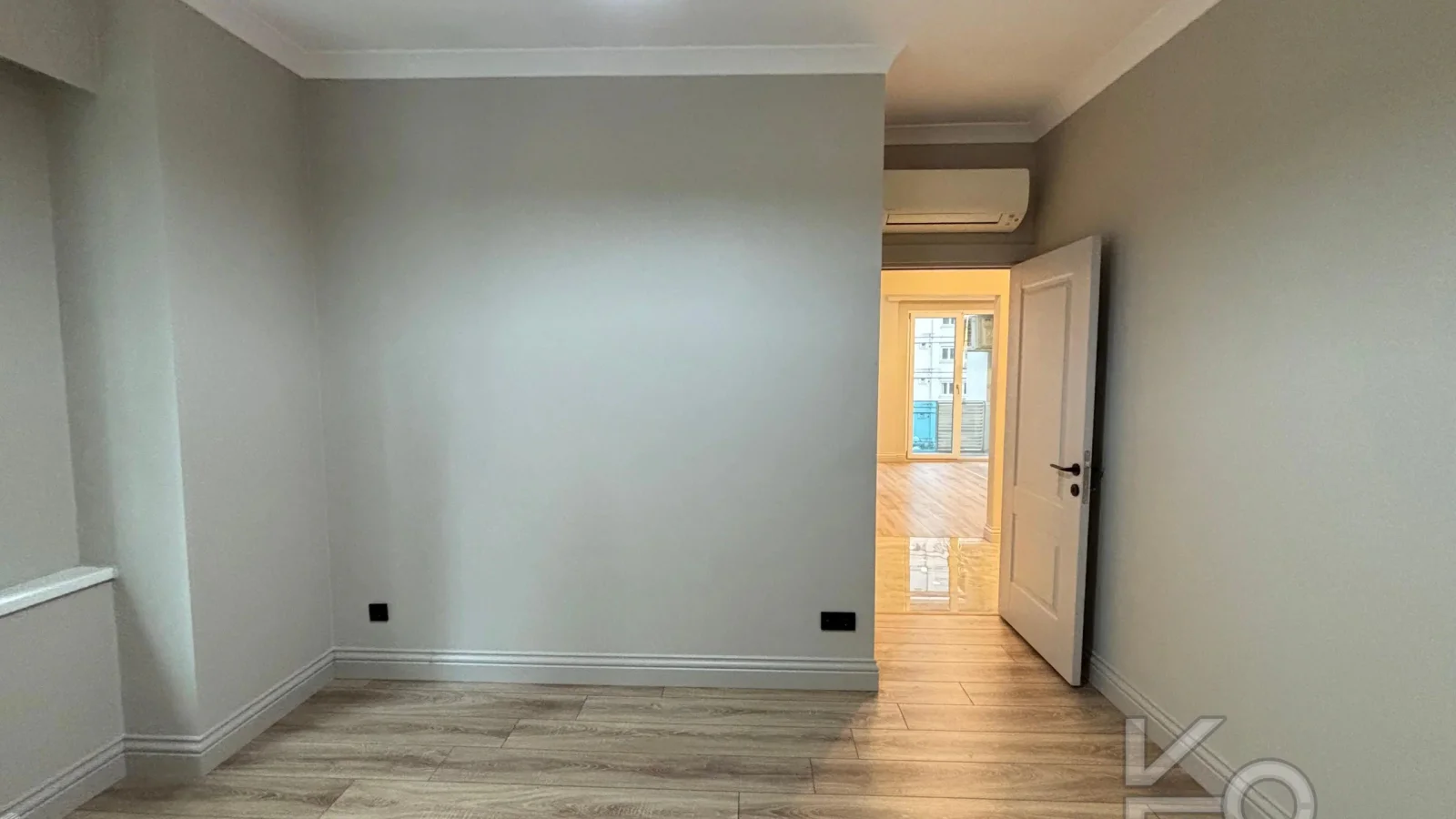 Laci̇vert Cadde Şaşkınbakkal Güvenli̇kli̇ Yüzme Havuzlu 80m² Net 2+1