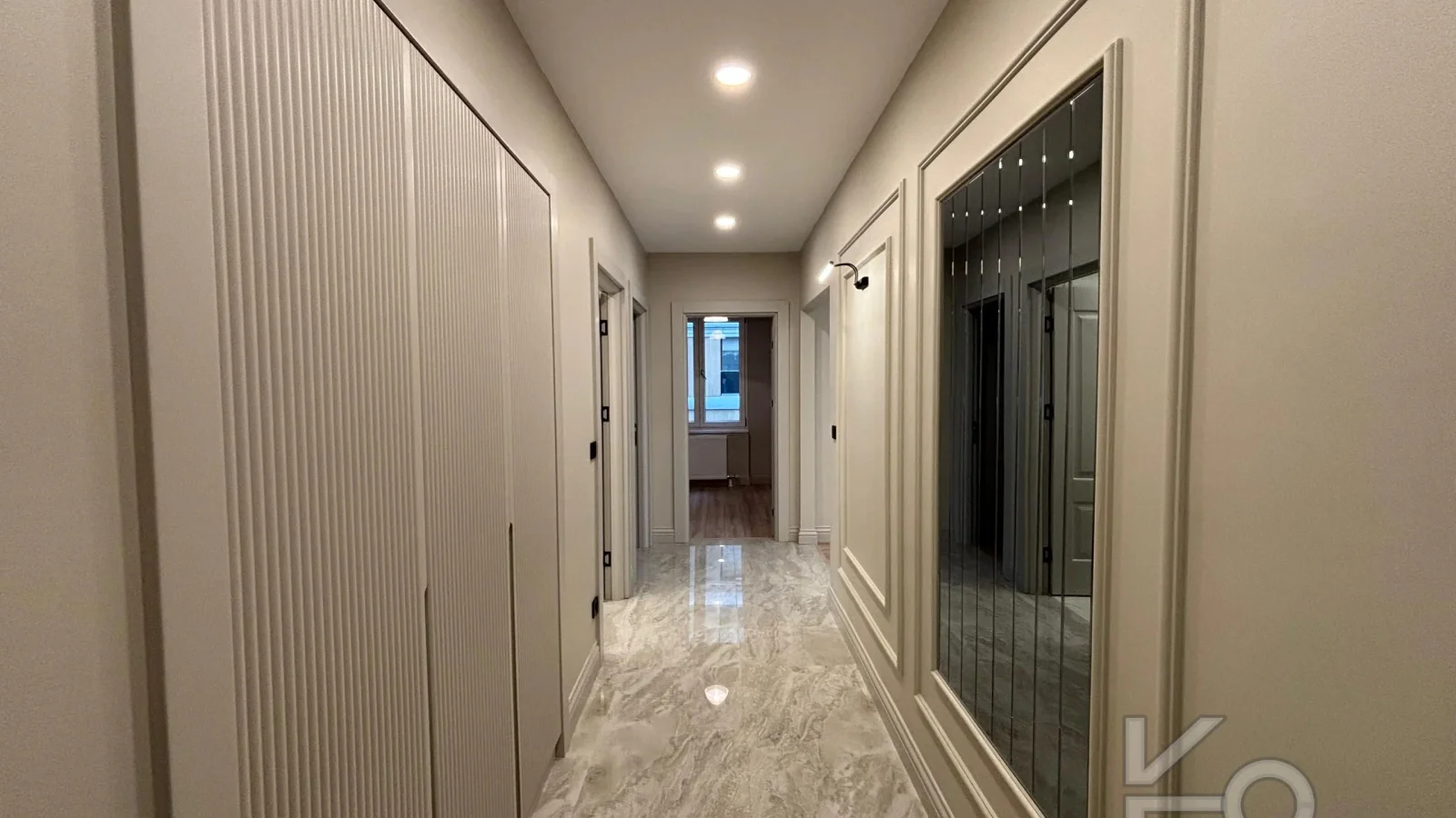 Laci̇vert Cadde Şaşkınbakkal Güvenli̇kli̇ Yüzme Havuzlu 80m² Net 2+1