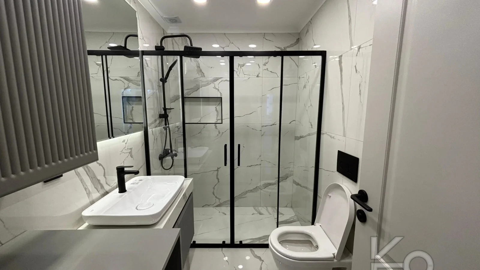 Laci̇vert Cadde Şaşkınbakkal Güvenli̇kli̇ Yüzme Havuzlu 80m² Net 2+1