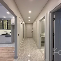 Laci̇vert Cadde Şaşkınbakkal Güvenli̇kli̇ Yüzme Havuzlu 80m² Net 2+1