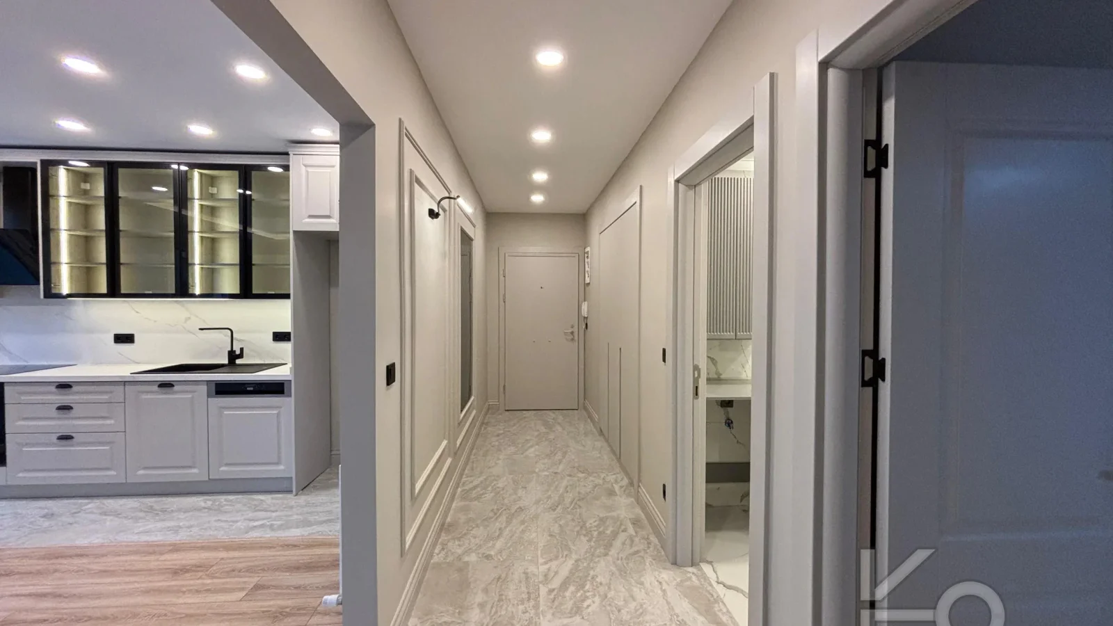 Laci̇vert Cadde Şaşkınbakkal Güvenli̇kli̇ Yüzme Havuzlu 80m² Net 2+1