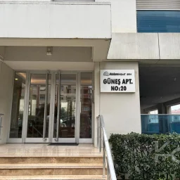 Laci̇vert Cadde Şaşkınbakkal Güvenli̇kli̇ Yüzme Havuzlu 80m² Net 2+1